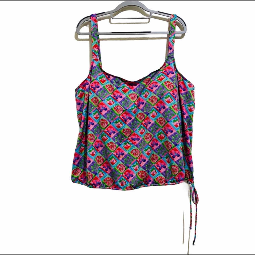 ☘️Resorts Plus floral top with bra size L